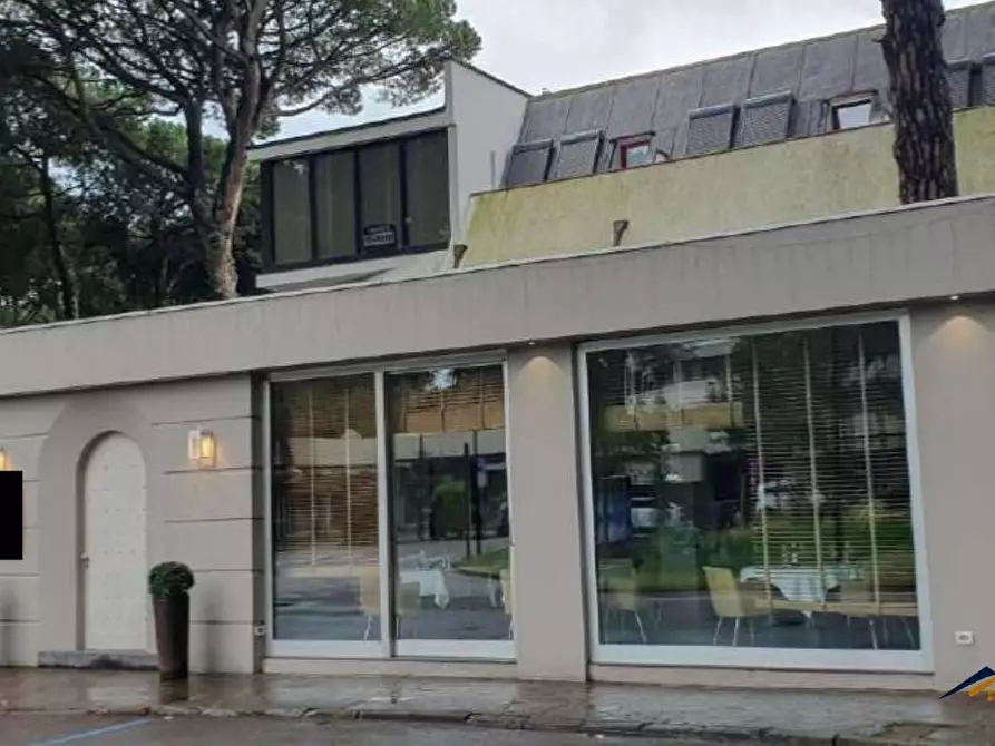 locale commerciale in vendita a Cervia in zona Milano Marittima