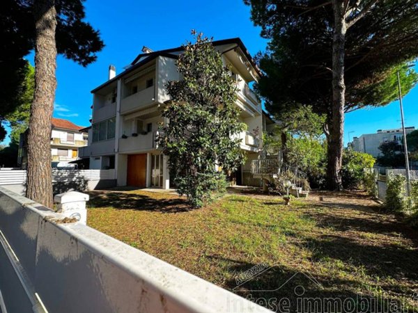 casa indipendente in vendita a Cervia in zona Pinarella
