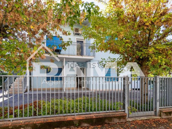 casa indipendente in vendita a Cervia in zona Pinarella