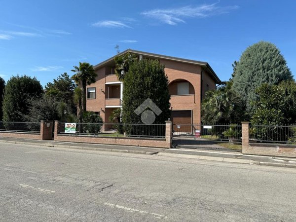 casa indipendente in vendita a Conselice