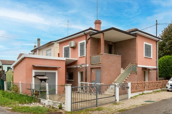 casa indipendente in vendita a Conselice