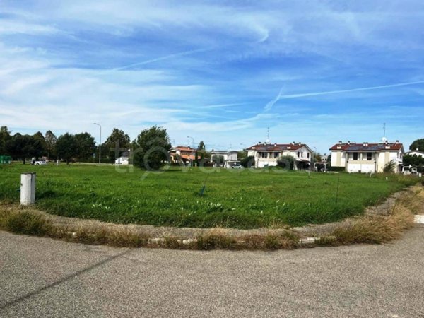 terreno edificabile in vendita a Conselice