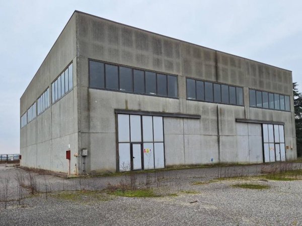 locale commerciale in vendita a Conselice