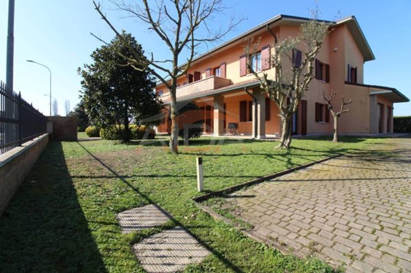 casa indipendente in vendita a Conselice in zona Lavezzola