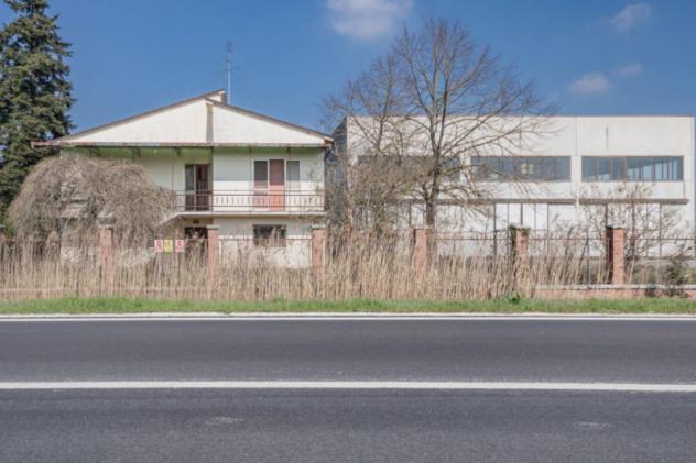 locale commerciale in vendita a Conselice