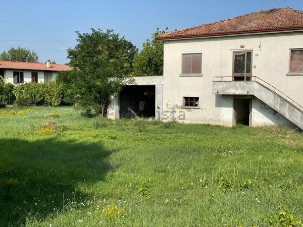 casa indipendente in vendita a Conselice