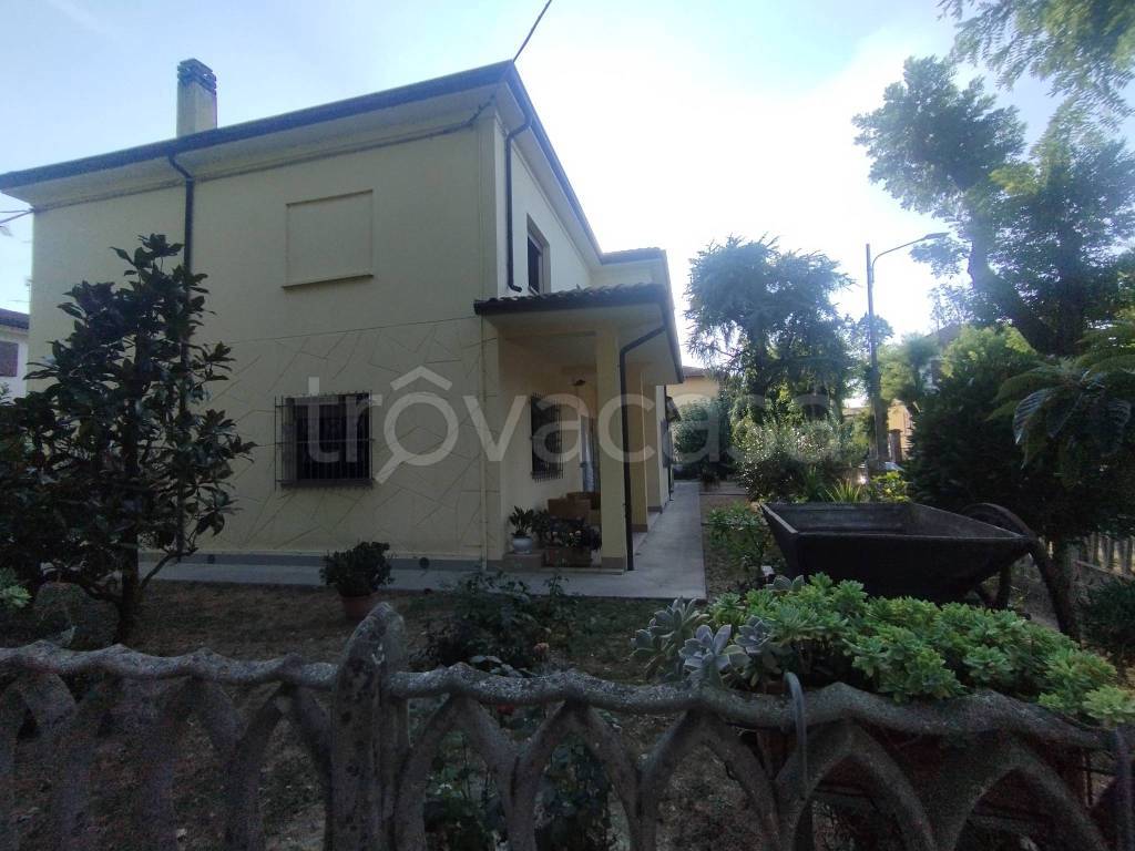 casa indipendente in vendita a Conselice