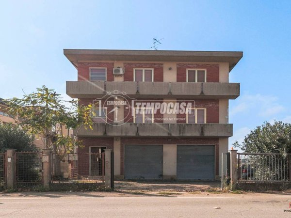 intera palazzina in vendita a Conselice