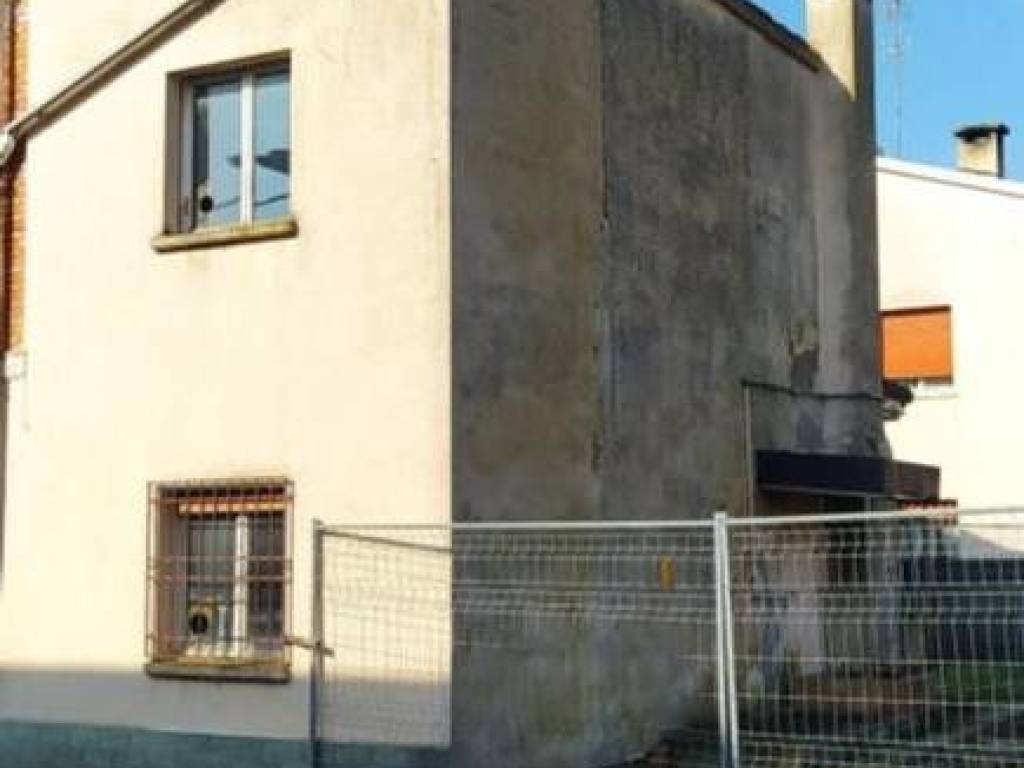 casa indipendente in vendita a Conselice in zona Lavezzola