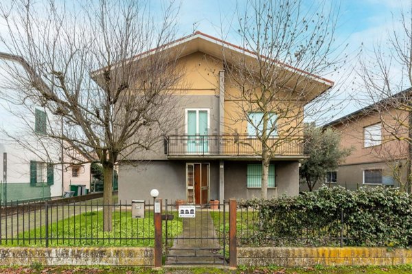 casa indipendente in vendita a Conselice in zona Lavezzola