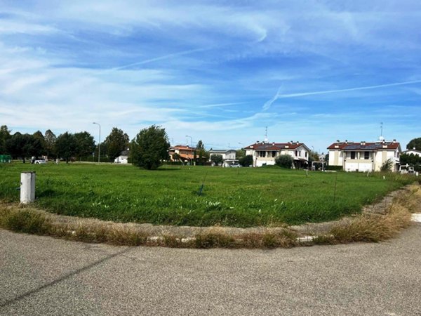 terreno edificabile in vendita a Conselice