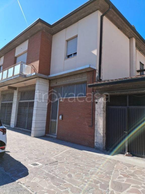 appartamento in vendita a Conselice in zona Lavezzola