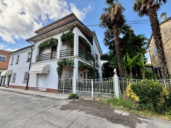 casa indipendente in vendita a Conselice in zona Lavezzola