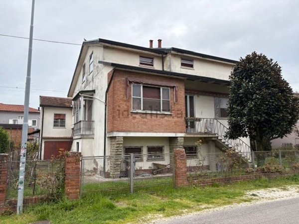 casa indipendente in vendita a Conselice in zona Lavezzola