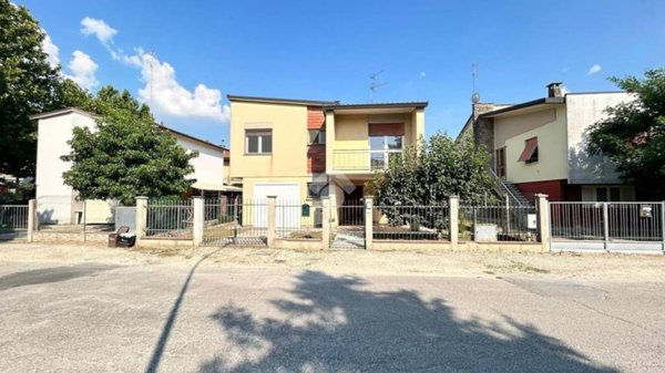 casa indipendente in vendita a Conselice