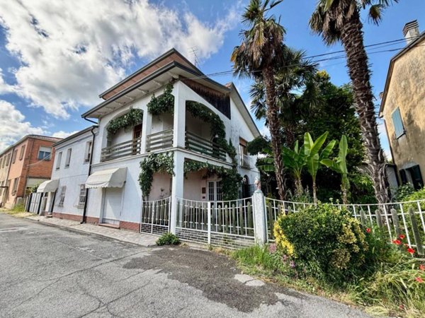 casa indipendente in vendita a Conselice in zona Lavezzola