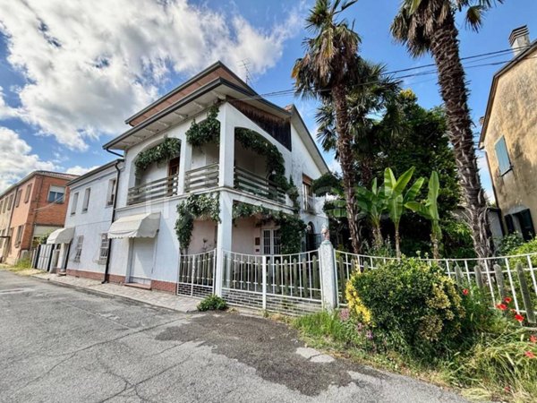 casa indipendente in vendita a Conselice in zona Lavezzola
