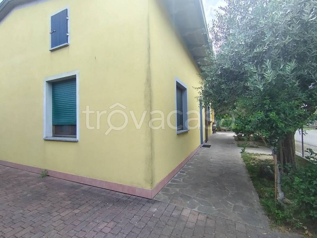 casa indipendente in vendita a Conselice in zona Lavezzola