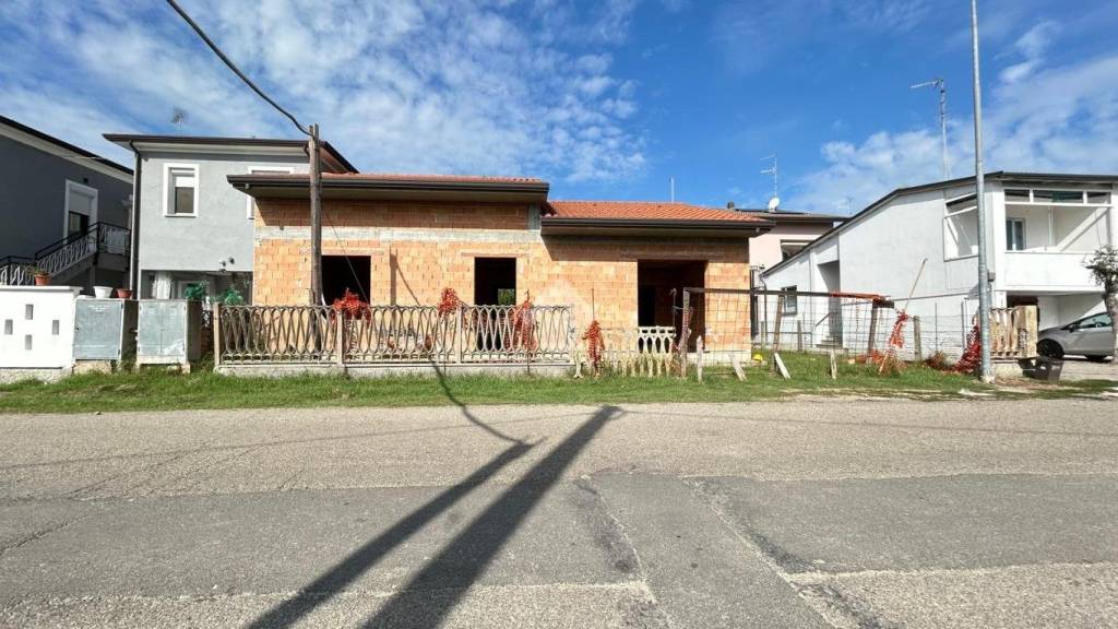 casa indipendente in vendita a Conselice