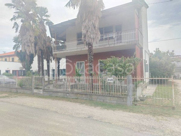 casa indipendente in vendita a Conselice in zona Lavezzola