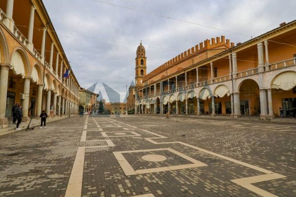 appartamento in vendita a Faenza in zona Centro Storico