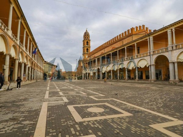 appartamento in vendita a Faenza in zona Centro Storico