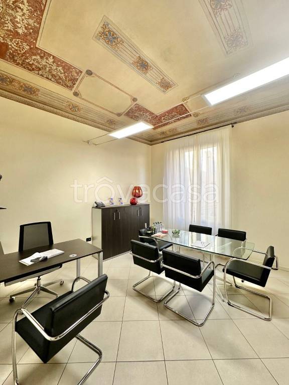 ufficio in vendita a Faenza in zona Centro Storico