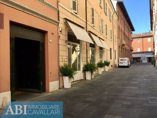 locale commerciale in vendita a Faenza in zona Centro Storico