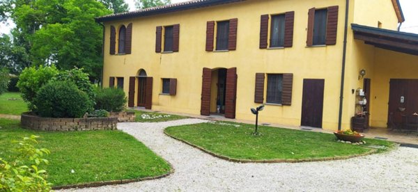 casa indipendente in vendita a Faenza in zona Centro Storico