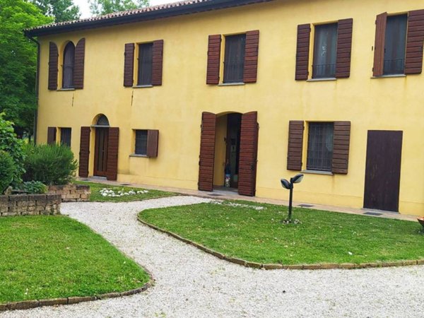 casa indipendente in vendita a Faenza in zona Centro Storico