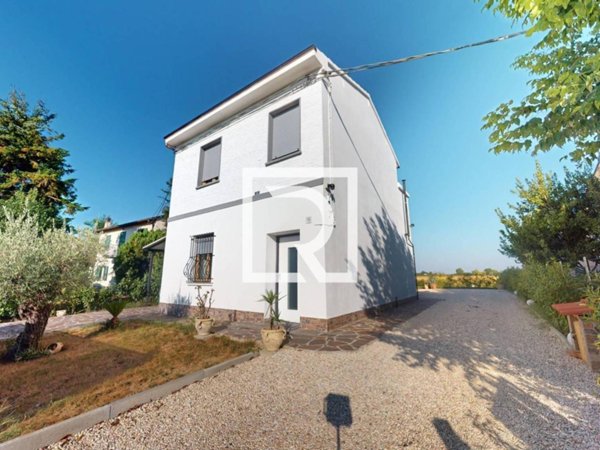 casa indipendente in vendita a Faenza in zona Cosina