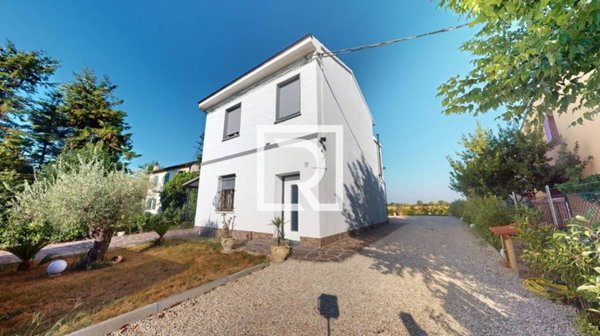 casa indipendente in vendita a Faenza in zona Cosina