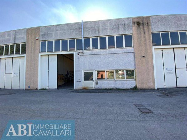 locale commerciale in vendita a Faenza