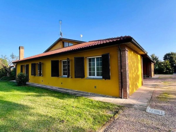 casa indipendente in vendita a Faenza in zona Santa Lucia
