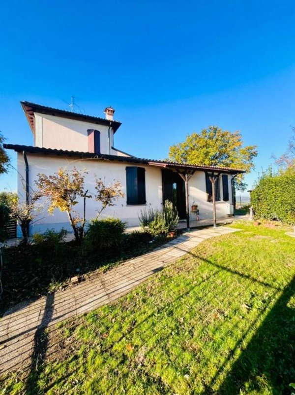 casa indipendente in vendita a Faenza in zona Centro Storico