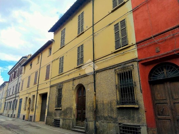 casa indipendente in vendita a Faenza in zona Centro Storico