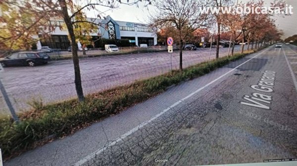 locale commerciale in vendita a Faenza