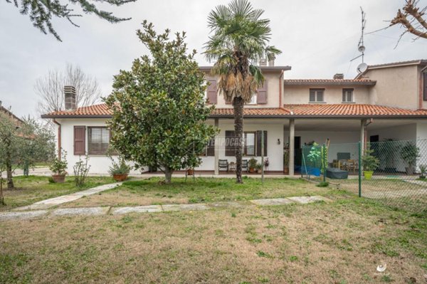 casa indipendente in vendita a Faenza in zona Reda