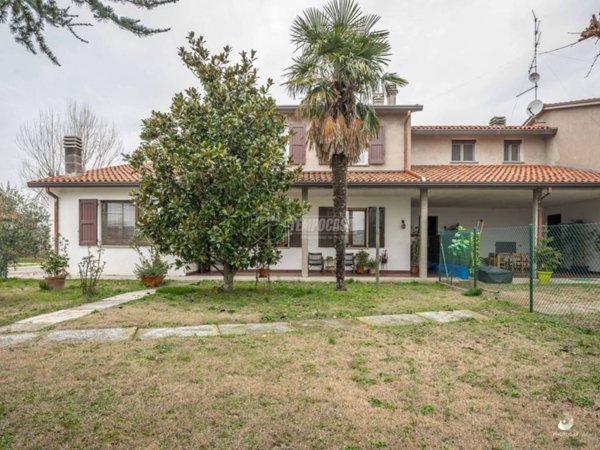 casa indipendente in vendita a Faenza in zona Reda
