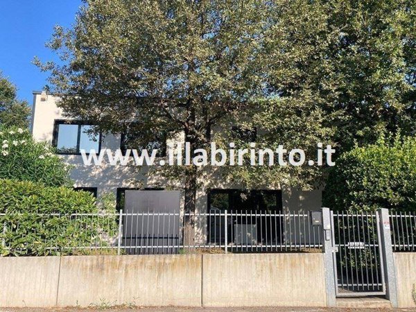 locale commerciale in vendita a Faenza