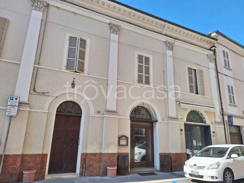 negozio in vendita a Faenza in zona Centro Storico