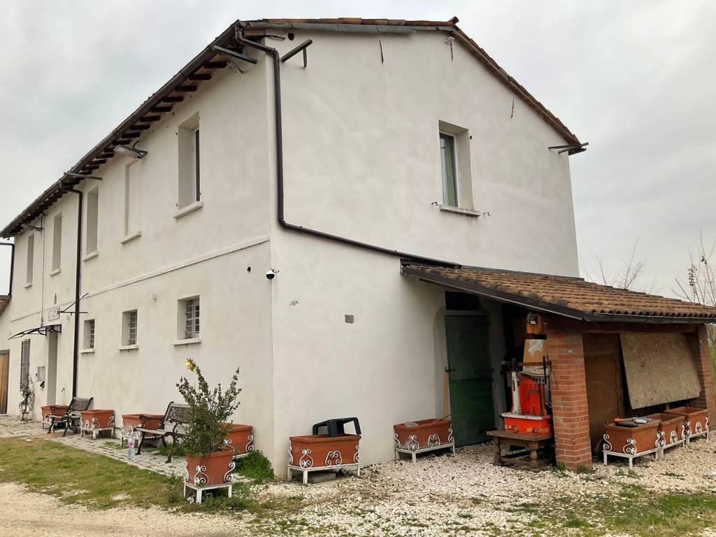 casa indipendente in vendita a Faenza in zona Cosina