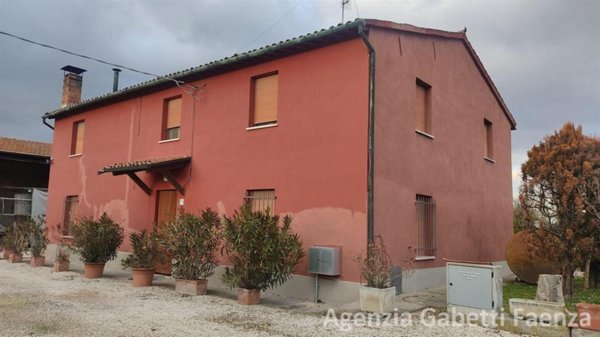 casa indipendente in vendita a Faenza