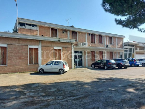 locale commerciale in vendita a Faenza