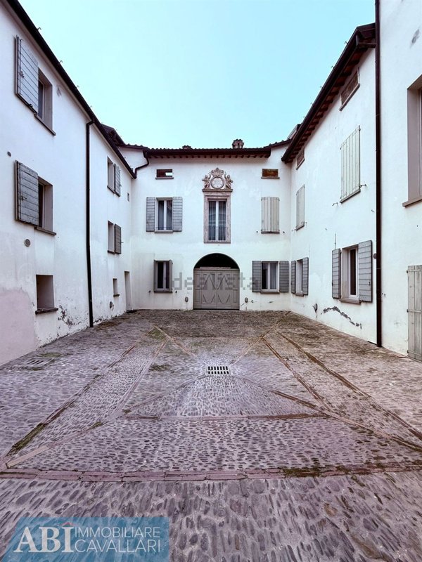 appartamento in vendita a Faenza in zona Centro Storico