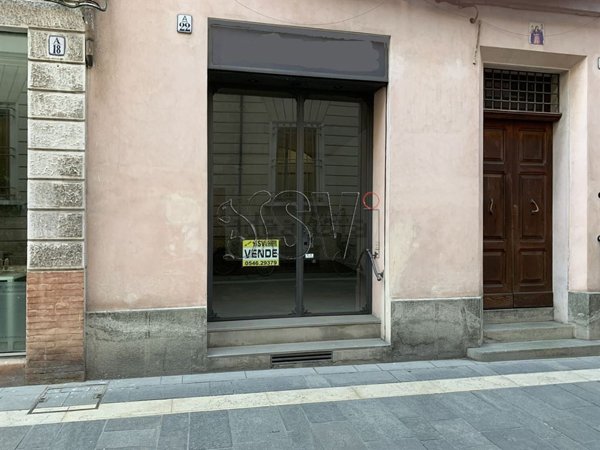 negozio in vendita a Faenza in zona Centro Storico