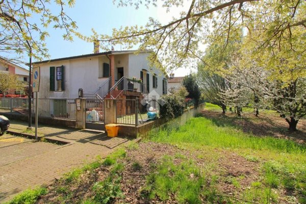 casa indipendente in vendita a Faenza in zona Reda