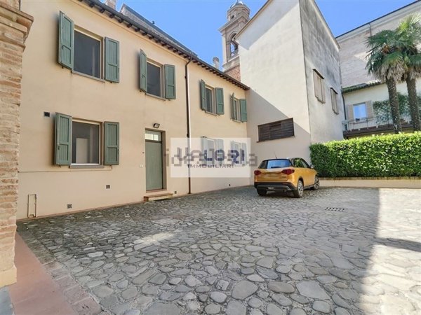 appartamento in vendita a Faenza in zona Centro Storico