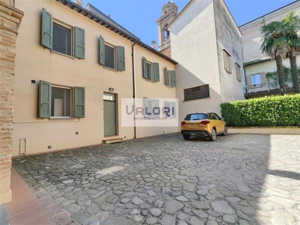 appartamento in vendita a Faenza in zona Centro Storico