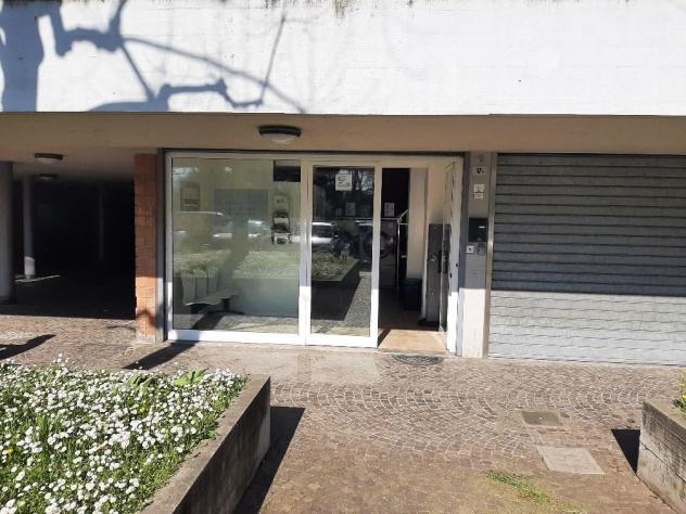 negozio in vendita a Faenza in zona Fossolo